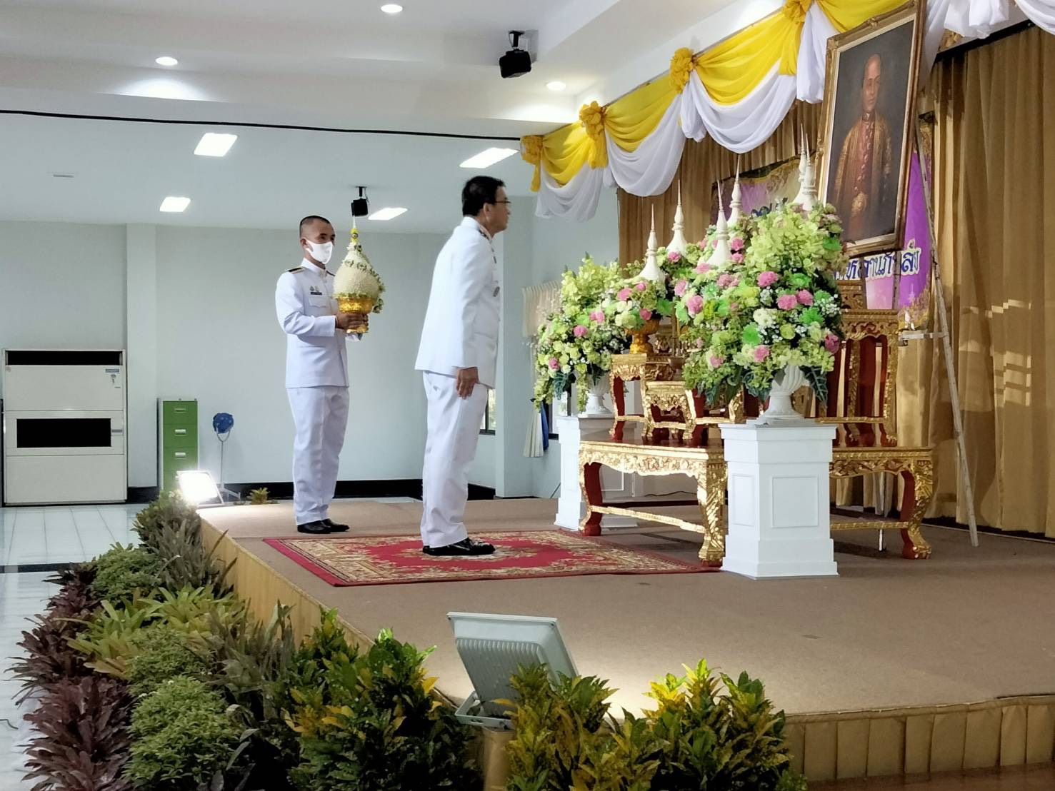 ﻿ สำนักงานบังคับคดีจังหวัดอุทัยธานี เข้าร่วมพิธีวางพานพุ่มถวายราชสักการะ เนื่องในวันที่ระลึกพระบาทสมเด็จพระพุทธเลิศหล้านภาลัย รัชกาลที่ 2